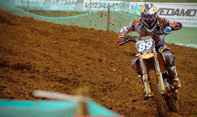 风云直播-世俱杯热门球星表现及赛场风采展示